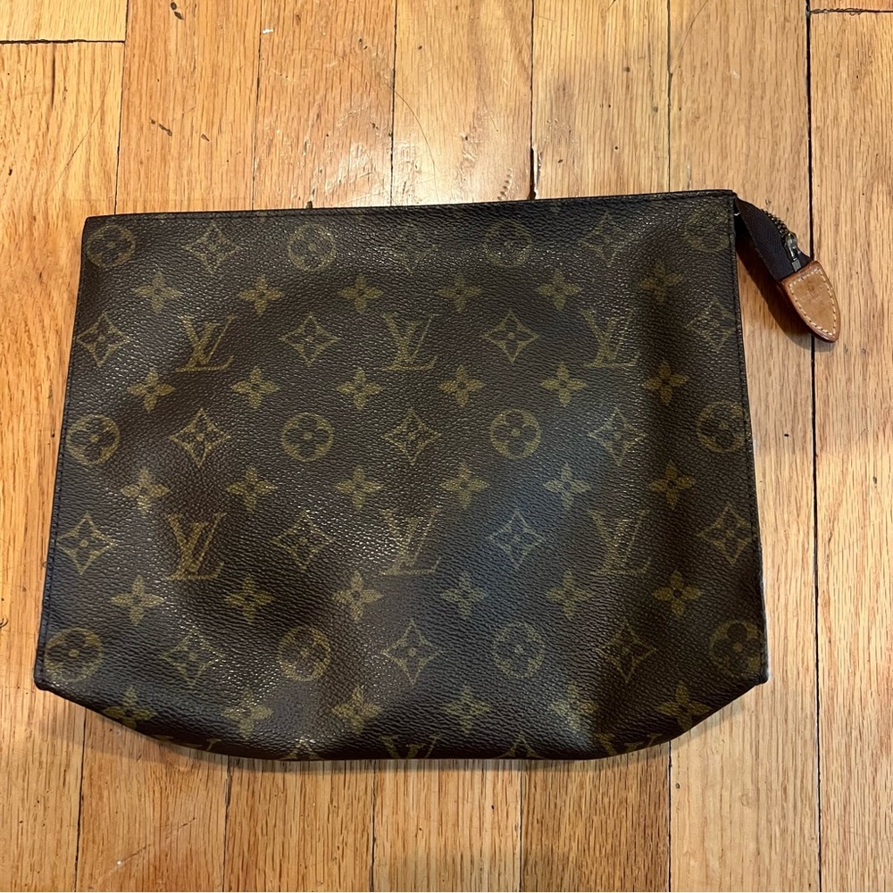 LOUIS VUITTON MONOGRAM TOILETRY 26 POUCH CLUTCH
